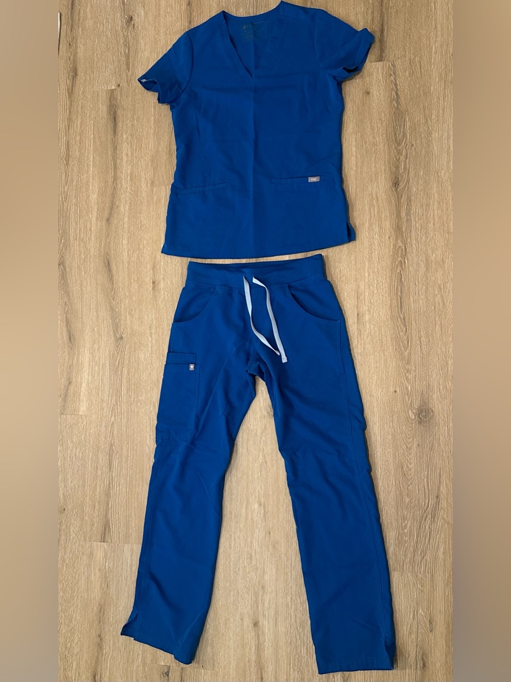 FIGS Scrubs Set